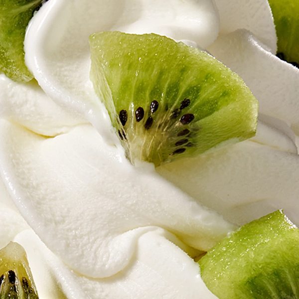 Yogurt helado con rodajas de kiwi