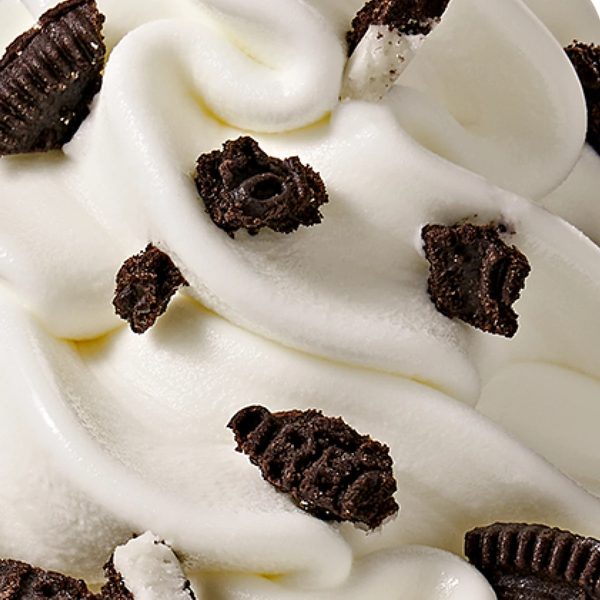 Yogurt helado con trocitos de galleta Oreo