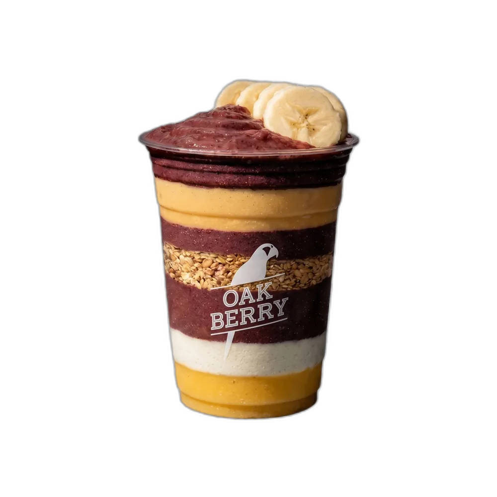 Vaso OAKBERRY de açaí en capas con granola, crema de mango y banano en rodajas